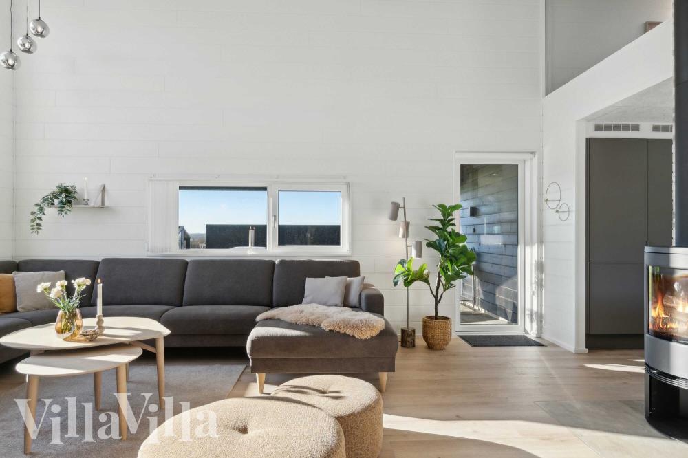 Sofaen i luksushus 967 i Østjylland indbyder til brætspil eller at se en film sammen.