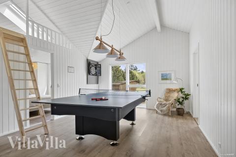 Ud over de mange timer, man kan bruge i husets pool-afdeling, så byder luksushus 935 også på billard/bordtennis og dart