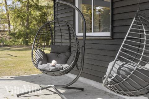 Luksushus nr. 351 har en dejlig terrasse med gode havemøbler til 22 personer.
