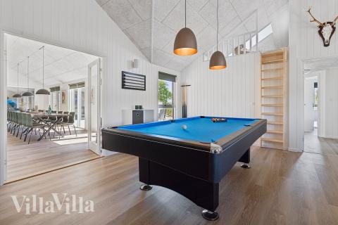 Ud over de mange timer, man kan bruge i husets pool-afdeling, så byder luksushus 962 også på billard/bordtennis og dart
