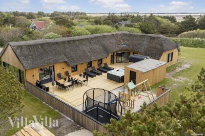 Dette skønne poolhus nr. 557 med plads til 14 personer ligger i Vestjylland