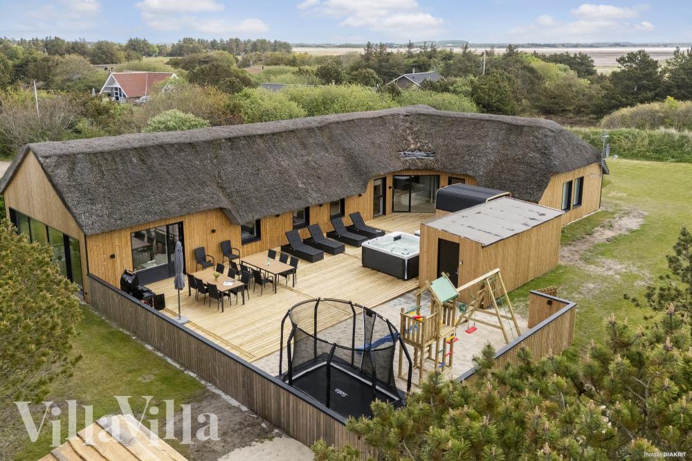 Dette skønne poolhus nr. 557 med plads til 14 personer ligger i Vestjylland