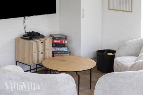 Luksushus 557 til 14 personer byder på et stort aktivitetsrum med bl.a. billard og dart