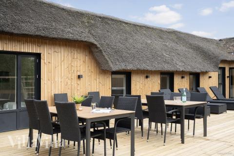 Nyd en grillaften på terrassen i luksushus nr. 557 i Vestjylland