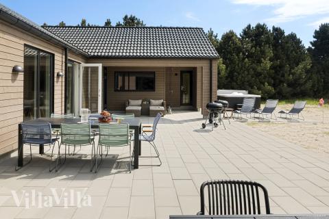 Luksushus nr. 934 har en dejlig terrasse med gode havemøbler til 26 personer.