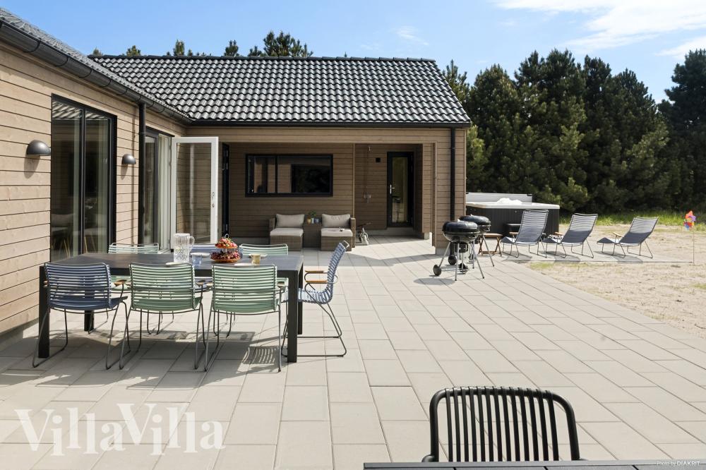 Luksushus nr. 934 har en dejlig terrasse med gode havemøbler til 26 personer.