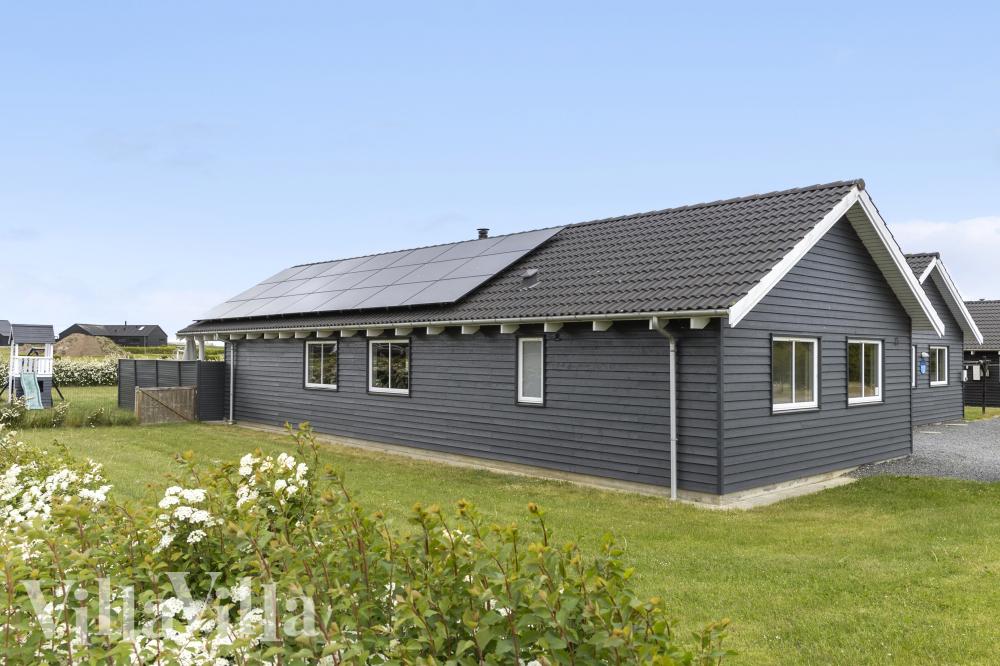 I Fyn og øer ligger dette fine poolhus nr. 338 med plads til 16 personer.