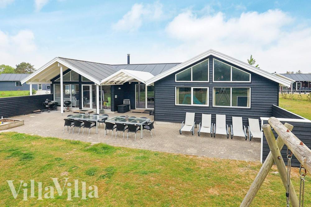 Dette skønne poolhus nr. 295 med plads til 18 personer ligger i Nordjylland