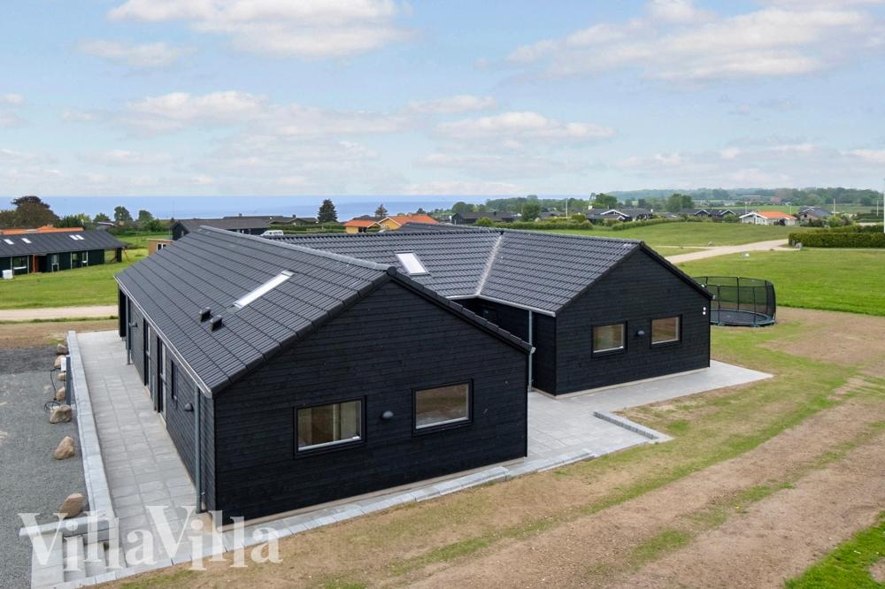 Flot sommerhus nr. 922 med god plads til op til 14 personer