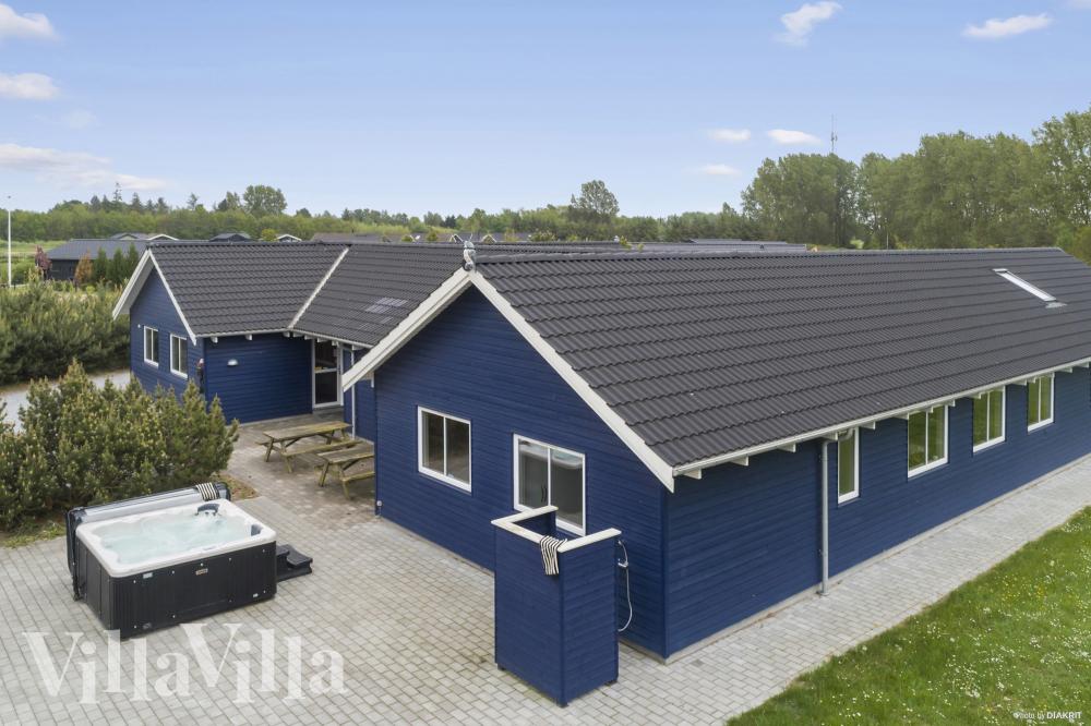 Dette skønne poolhus nr. 314 med plads til 20 personer ligger i Lolland/Falster/Møn