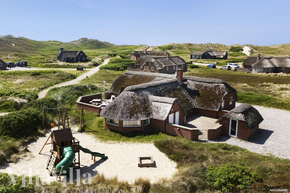 Dette skønne poolhus nr. 675 med plads til 15 personer ligger i Vestjylland