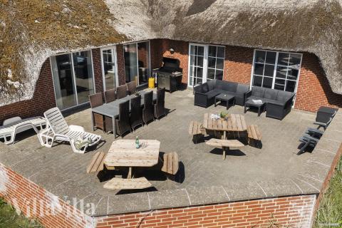 Stor terrasse ved luksushus nr. 675 i Vestjylland.