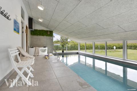 Tag en dukkert i poolen i luksushus nr. 964 i Østjylland.