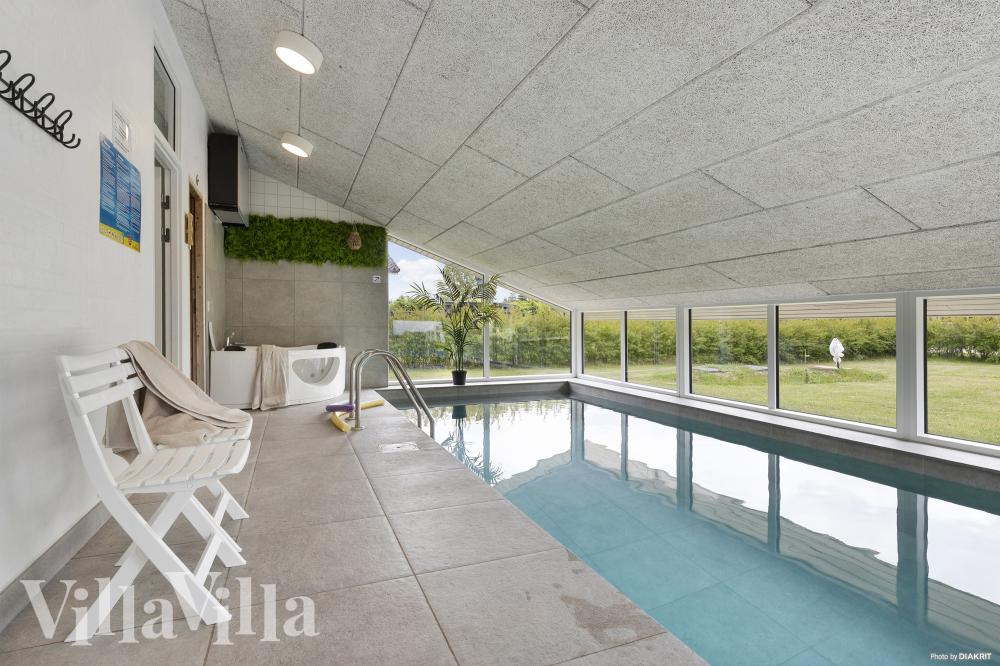 Tag en dukkert i poolen i luksushus nr. 964 i Østjylland.
