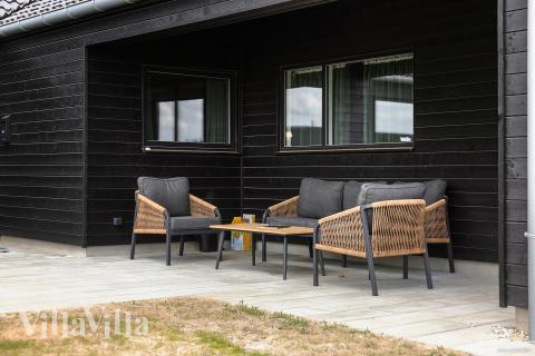 Luksushus nr. 932 har en dejlig terrasse med gode havemøbler til 20 personer.