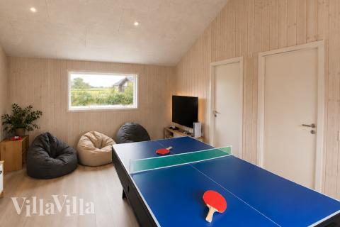 Ud over de mange timer, man kan bruge i husets pool-afdeling, så byder luksushus 942 også på billard/bordtennis og dart