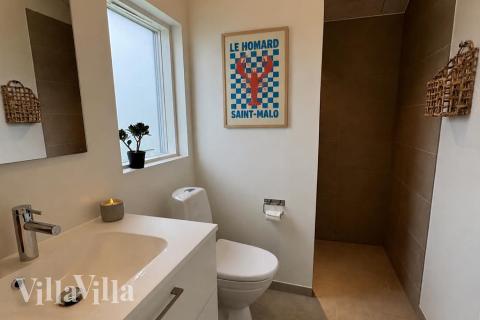 Ét af badeværelserne i luksushus nr. 942