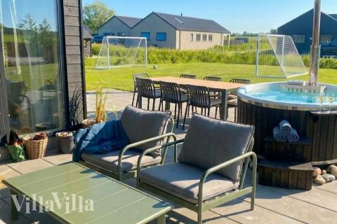Luksushus nr. 942 har en dejlig terrasse med gode havemøbler til 8 personer.
