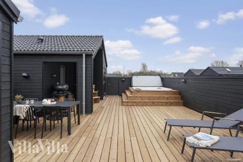 Stor terrasse ved luksushus nr. 947 i Vestjylland.