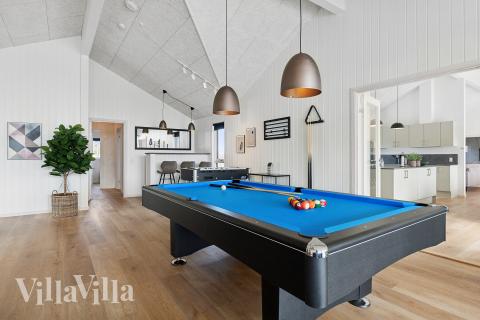 Ud over de mange timer, man kan bruge i husets pool-afdeling, så byder luksushus 961 også på billard/bordtennis og dart