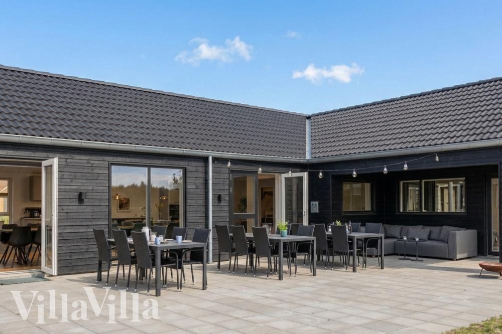 Nyd en grillaften på terrassen i luksushus nr. 961 i Lolland/Falster/Møn