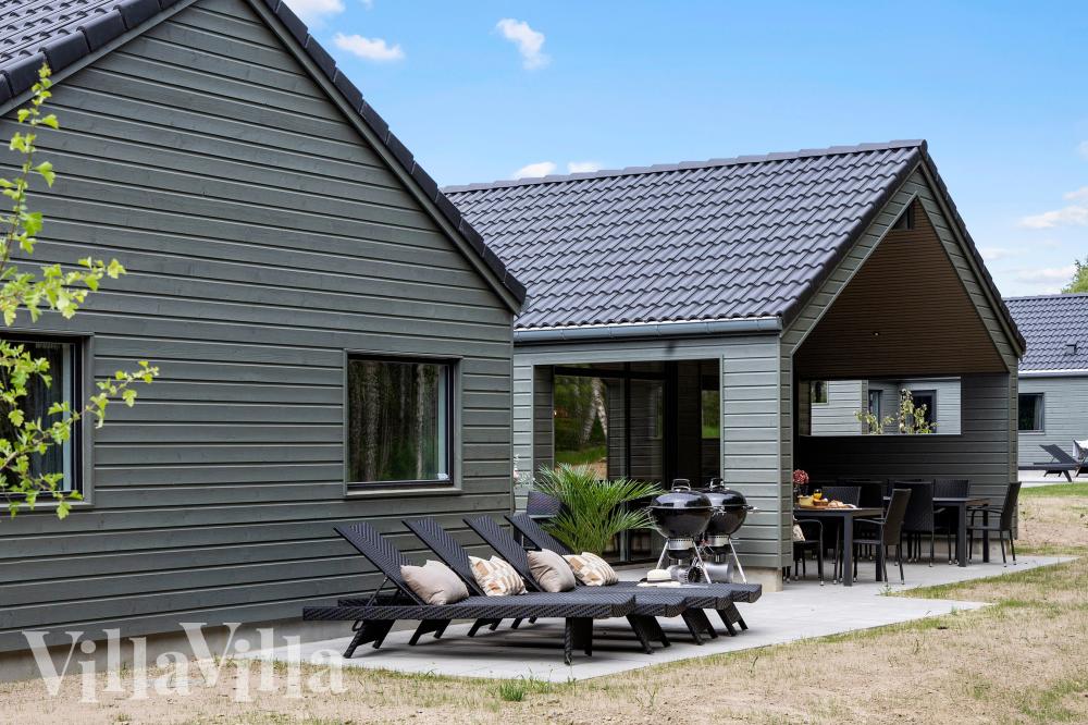 Nyd en grillaften på terrassen i luksushus nr. 826 i Østjylland