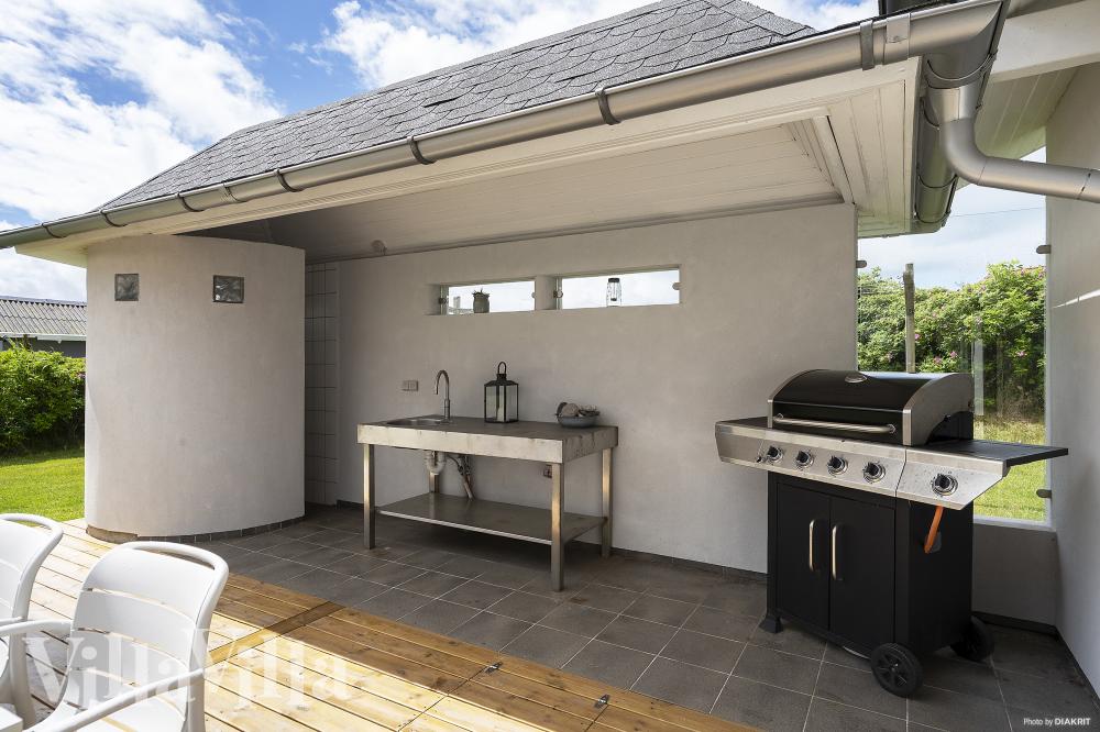 Nyd en grillaften på terrassen i luksushus nr. 970 i Vestjylland