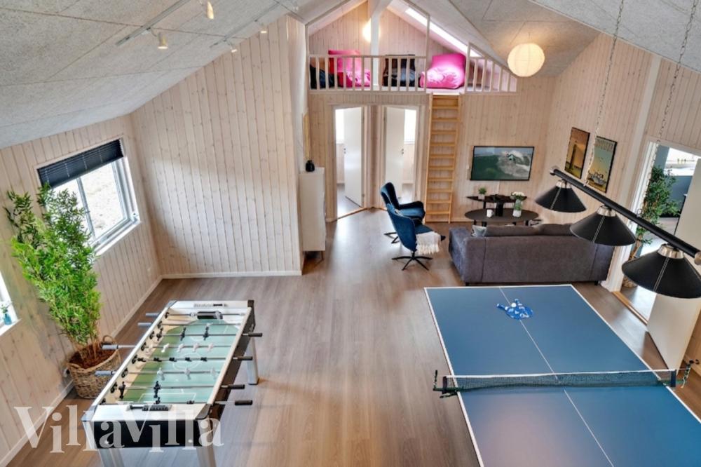 Luksushus 463 til 22 personer byder på et stort aktivitetsrum med bl.a. billard og dart