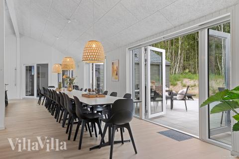 Det store lyse opholdrum i luksushus nr. 828 til 26.
