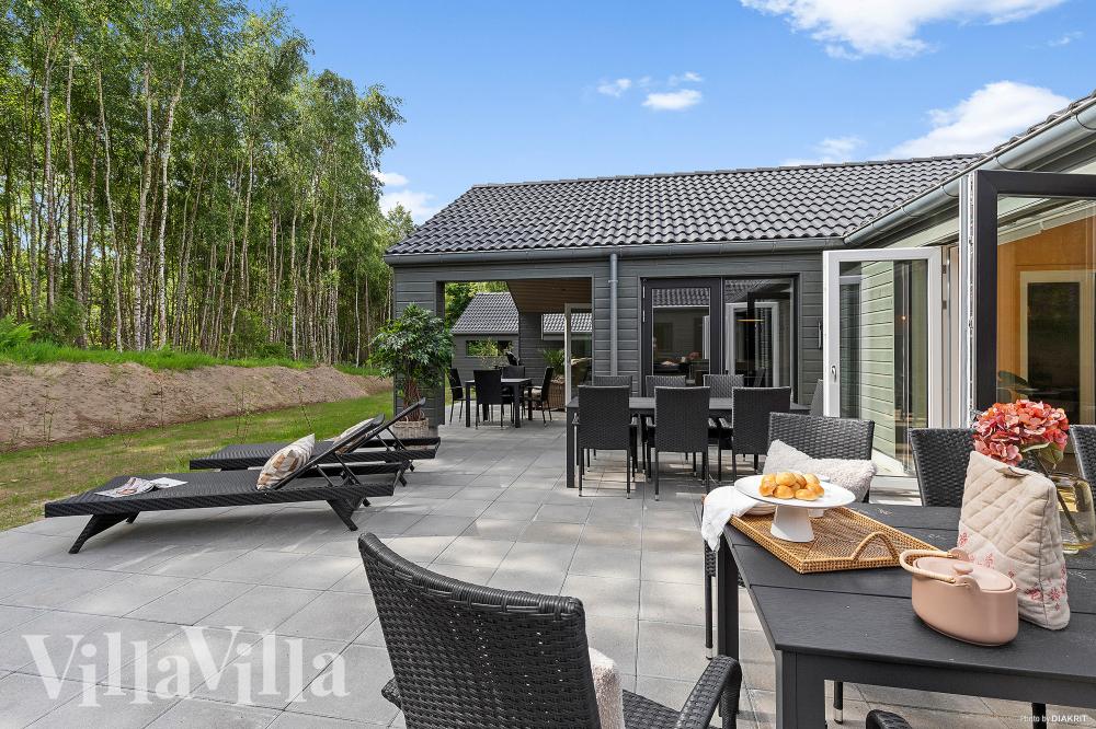 Nyd en grillaften på terrassen i luksushus nr. 828 i Østjylland