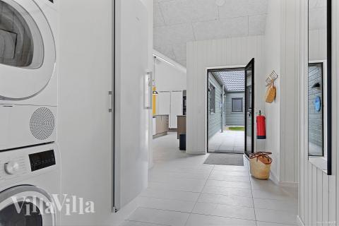 Den rummelige entre i luksushus nr. 828 i Østjylland