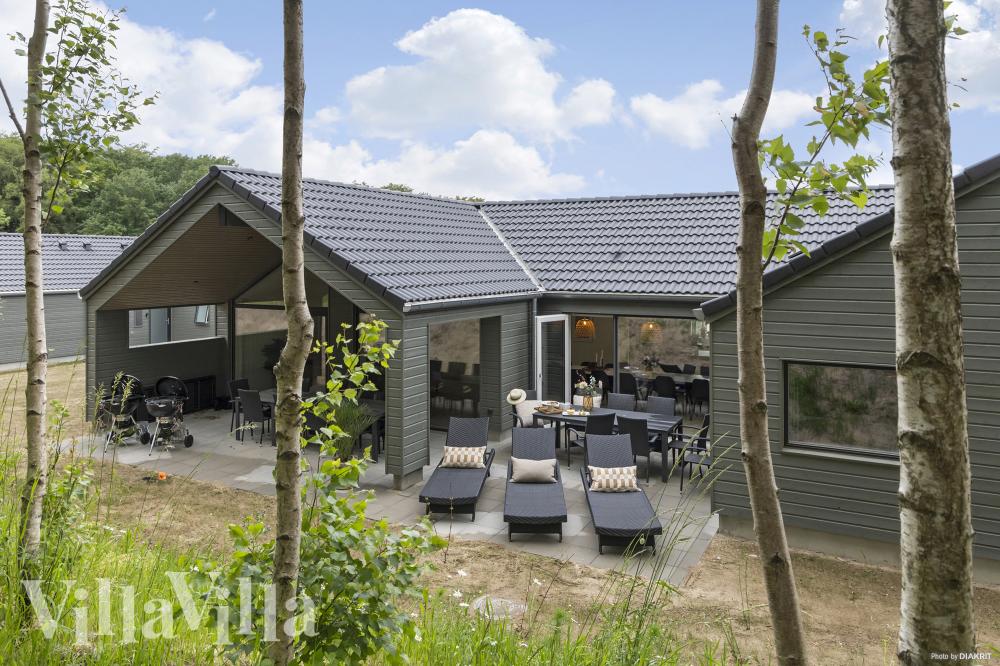 Dette skønne poolhus nr. 832 med plads til 18 personer ligger i Østjylland