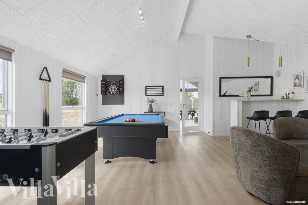 Ud over de mange timer, man kan bruge i husets pool-afdeling, så byder luksushus 915 også på billard/bordtennis og dart