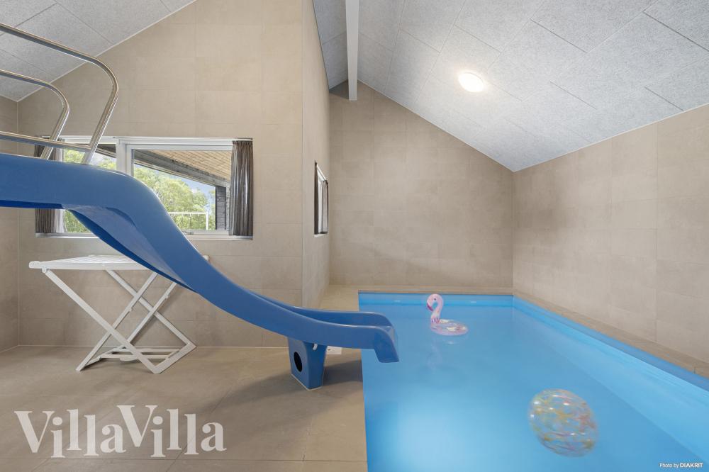 Den lækre pool i luksushuse nr. 915 til 16 personer