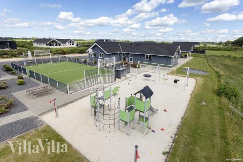 Dette skønne poolhus nr. 429 med plads til 30 personer ligger i Limfjorden