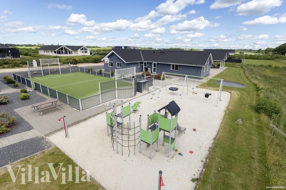 Dette skønne poolhus nr. 429 med plads til 30 personer ligger i Limfjorden