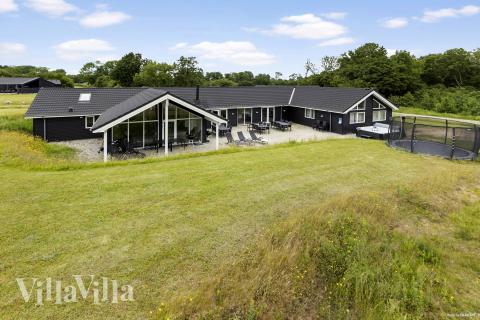 Dette skønne poolhus nr. 491 med plads til 30 personer ligger i Sydjylland