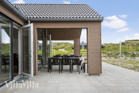 Nyd en grillaften på terrassen i luksushus nr. 930 i Vestjylland