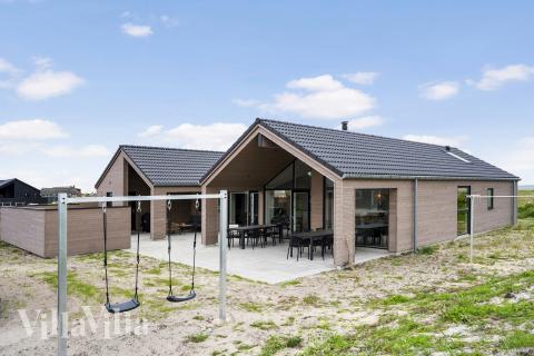 Dette skønne poolhus nr. 930 med plads til 14 personer ligger i Vestjylland