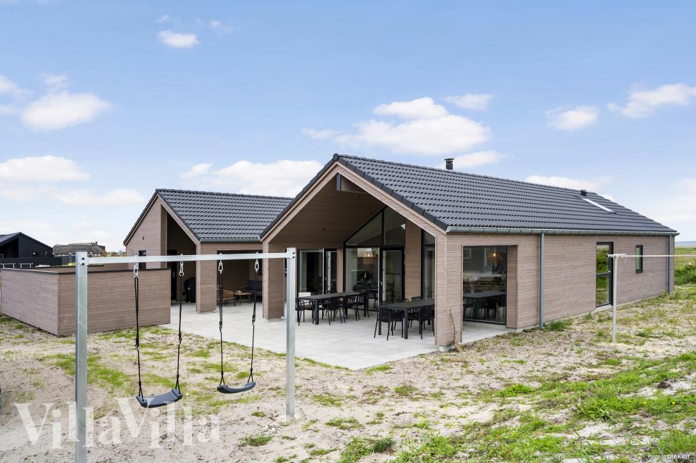 Dette skønne poolhus nr. 930 med plads til 14 personer ligger i Vestjylland