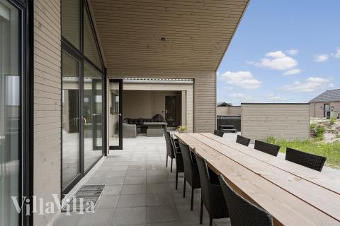 Luksushus nr. 929 har en dejlig terrasse med gode havemøbler til 14 personer.