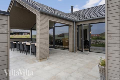 Stor terrasse ved luksushus nr. 929 i Vestjylland.