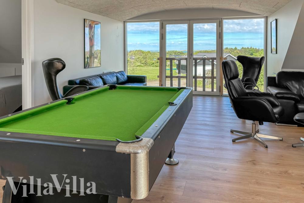Ud over de mange timer, man kan bruge i husets pool-afdeling, så byder luksushus 981 også på billard/bordtennis og dart