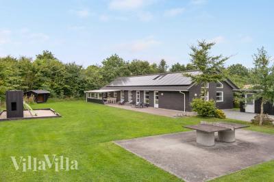 Dette skønne poolhus nr. 983 med plads til 8 personer ligger i Vestjylland