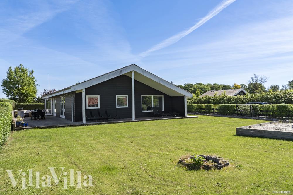 Dette skønne poolhus nr. 980 med plads til 14 personer ligger i Østjylland