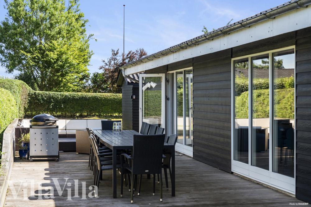 Luksushus nr. 980 har en dejlig terrasse med gode havemøbler til 14 personer.