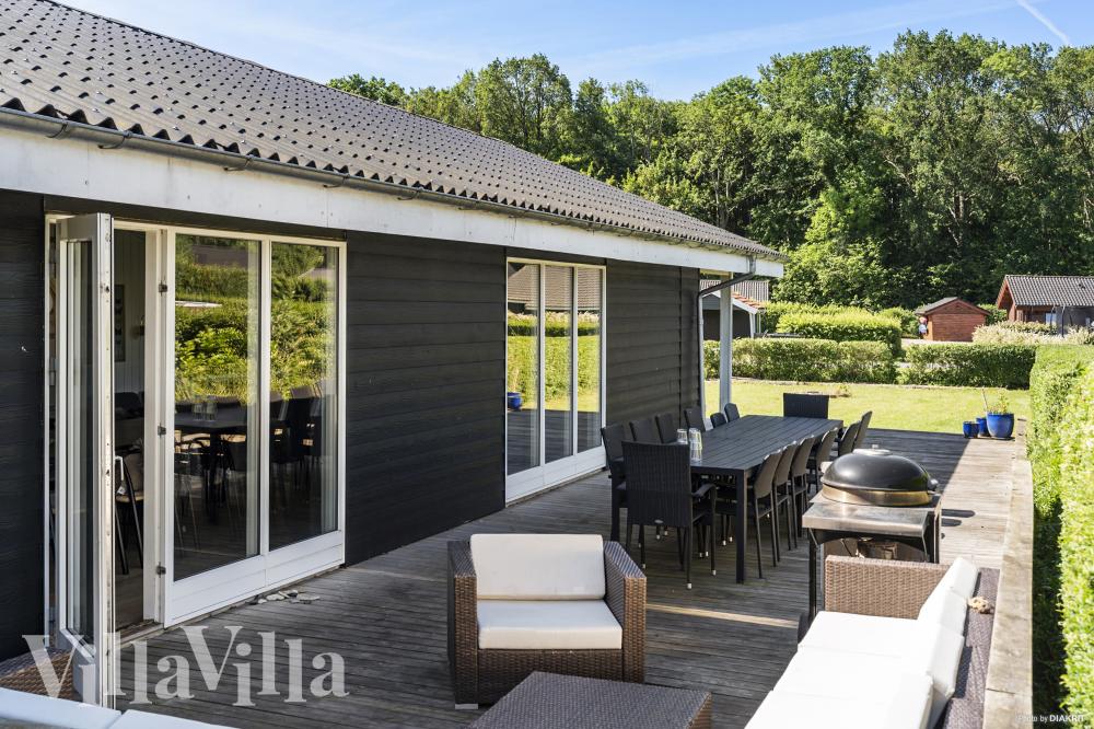 Nyd en grillaften på terrassen i luksushus nr. 980 i Østjylland