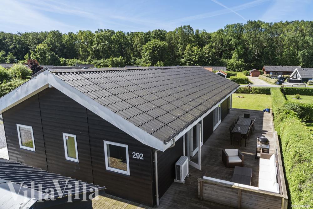 Flot sommerhus nr. 980 med god plads til op til 14 personer