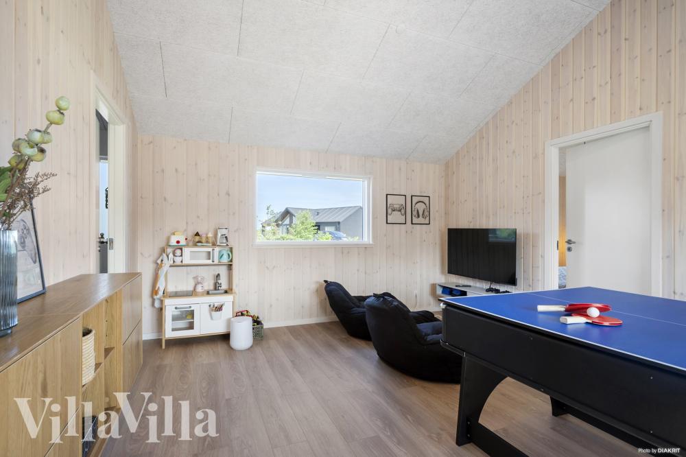 Ud over de mange timer, man kan bruge i husets pool-afdeling, så byder luksushus 942 også på billard/bordtennis og dart