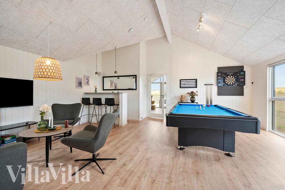 Ud over de mange timer, man kan bruge i husets pool-afdeling, så byder luksushus 957 også på billard/bordtennis og dart